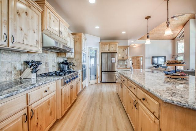 40780 Wild Iris Lane, Shaver Lake, CA 93664