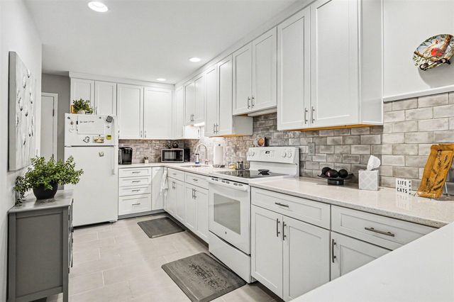 1859 Allenway Court, Rochester Hills, MI 48309