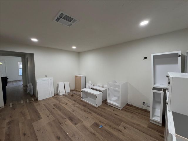 915 W Lewis Street, Conroe, TX 77301