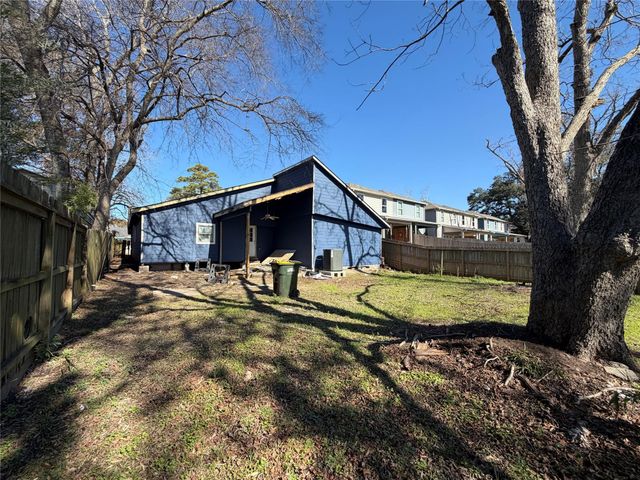 915 W Lewis Street, Conroe, TX 77301