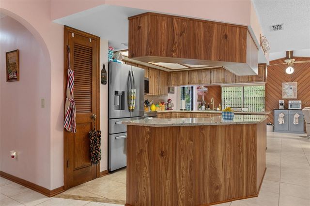 5 MANGROVE COURT S, Homosassa, FL 34446