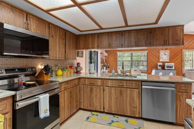 5 MANGROVE COURT S, Homosassa, FL 34446