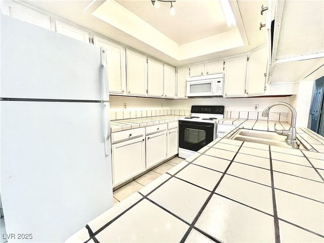 5086 Jeffreys Street 201, Las Vegas, NV 89119