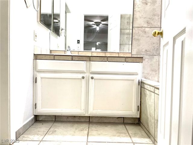 5086 Jeffreys Street 201, Las Vegas, NV 89119