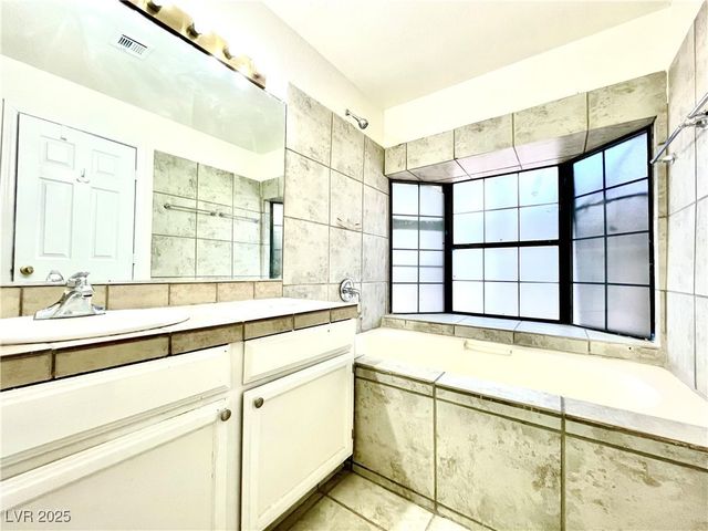 5086 Jeffreys Street 201, Las Vegas, NV 89119