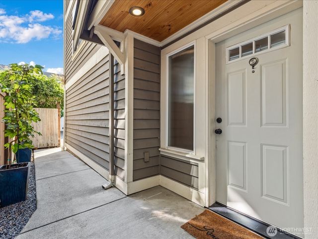 3018 SW Hinds Street, Seattle, WA 98126