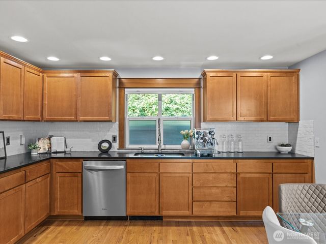 3018 SW Hinds Street, Seattle, WA 98126