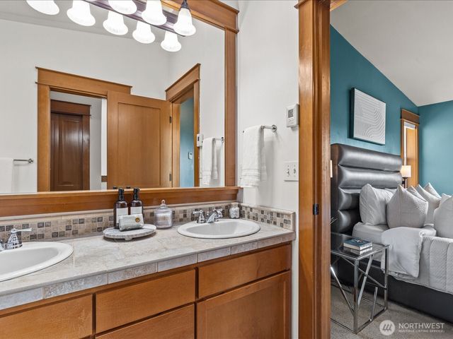 3018 SW Hinds Street, Seattle, WA 98126