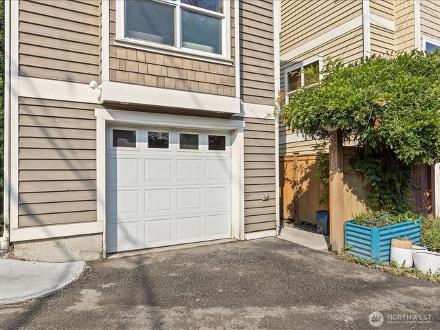 3018 SW Hinds Street, Seattle, WA 98126