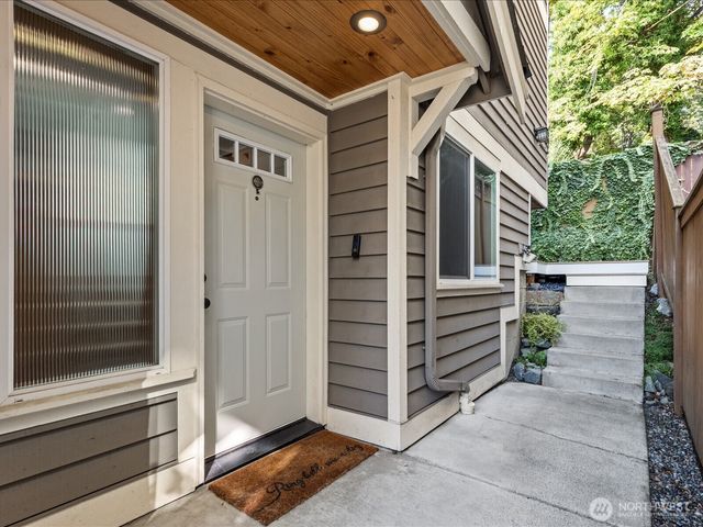 3018 SW Hinds Street, Seattle, WA 98126