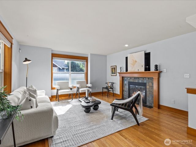 3018 SW Hinds Street, Seattle, WA 98126