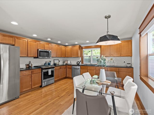 3018 SW Hinds Street, Seattle, WA 98126