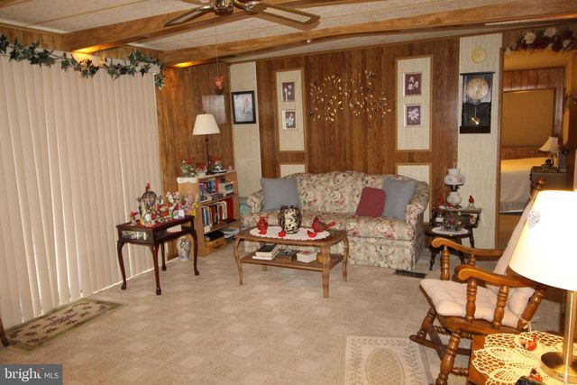 398 CLEAR CREEK CT, North Wales, PA 19454