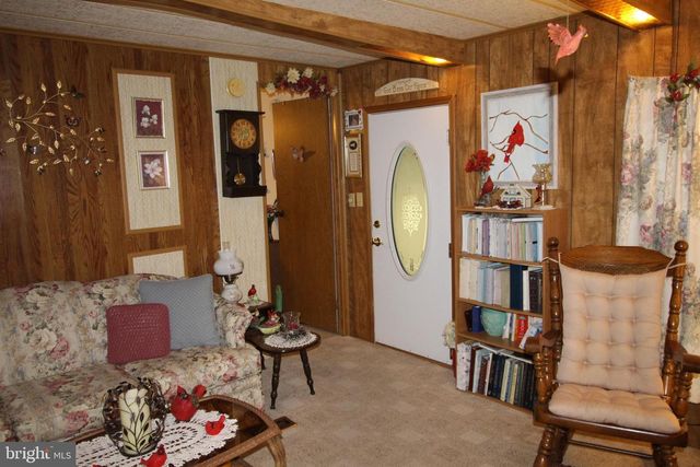 398 CLEAR CREEK CT, North Wales, PA 19454