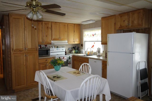 398 CLEAR CREEK CT, North Wales, PA 19454