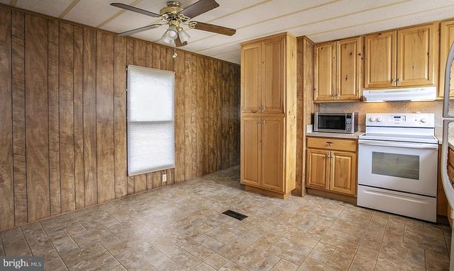 398 CLEAR CREEK CT, North Wales, PA 19454