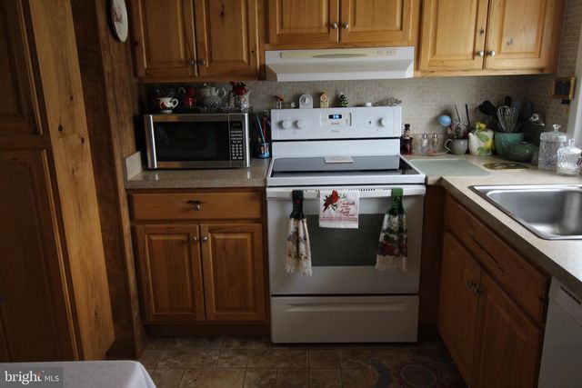 398 CLEAR CREEK CT, North Wales, PA 19454