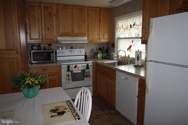 398 CLEAR CREEK CT, North Wales, PA 19454