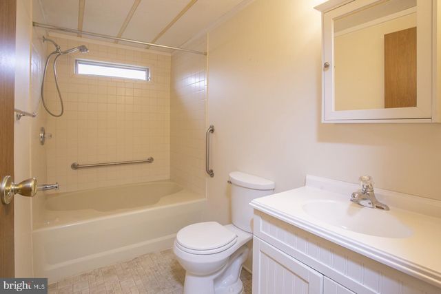 398 CLEAR CREEK CT, North Wales, PA 19454