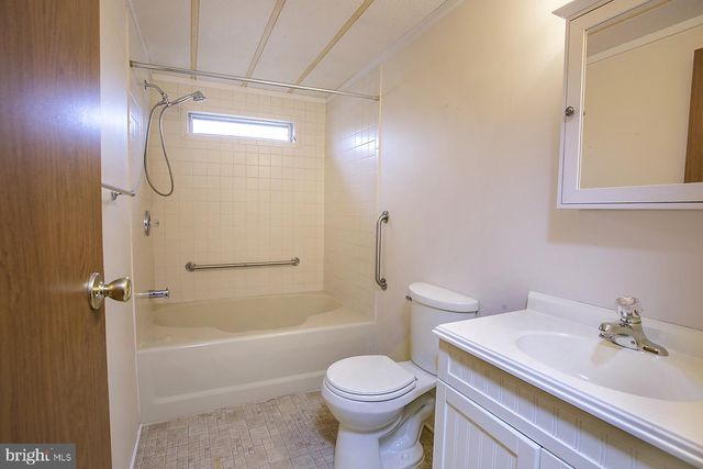 398 CLEAR CREEK CT, North Wales, PA 19454