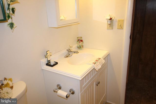 398 CLEAR CREEK CT, North Wales, PA 19454