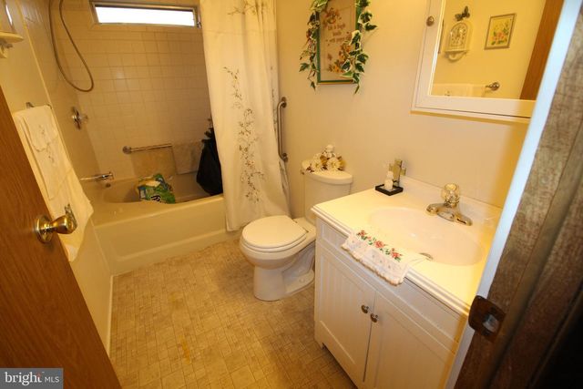 398 CLEAR CREEK CT, North Wales, PA 19454