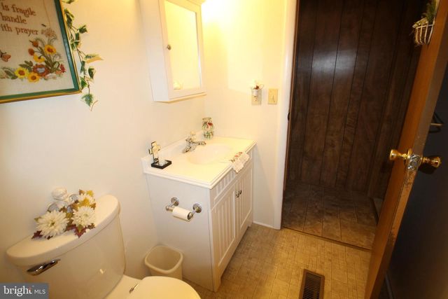 398 CLEAR CREEK CT, North Wales, PA 19454