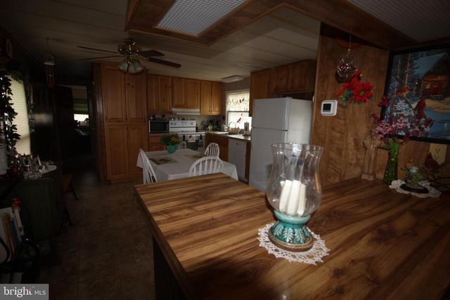 398 CLEAR CREEK CT, North Wales, PA 19454