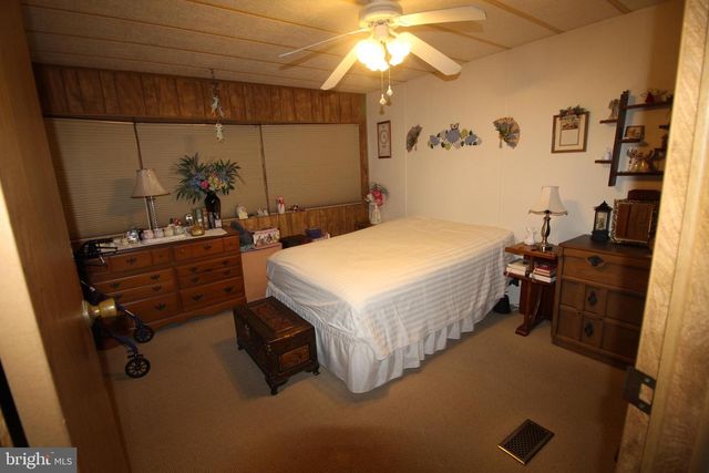 398 CLEAR CREEK CT, North Wales, PA 19454