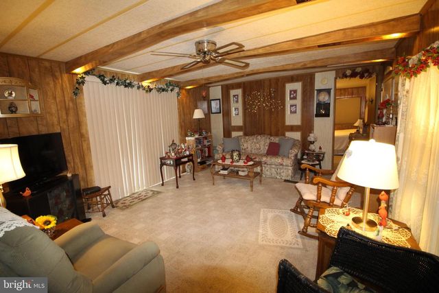 398 CLEAR CREEK CT, North Wales, PA 19454