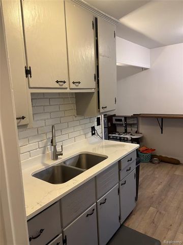 2414 Wildwood Circle Drive, Grand Blanc, MI 48439