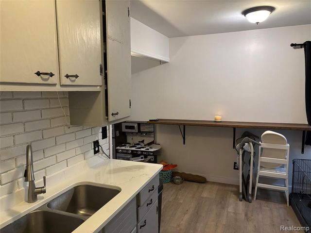 2414 Wildwood Circle Drive, Grand Blanc, MI 48439