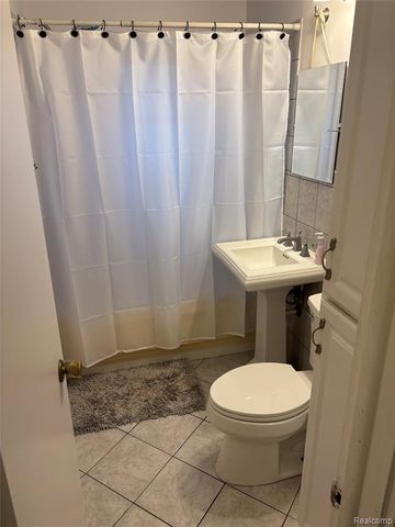 2414 Wildwood Circle Drive, Grand Blanc, MI 48439