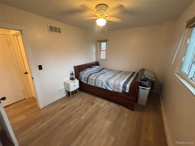 2414 Wildwood Circle Drive, Grand Blanc, MI 48439