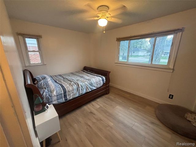 2414 Wildwood Circle Drive, Grand Blanc, MI 48439