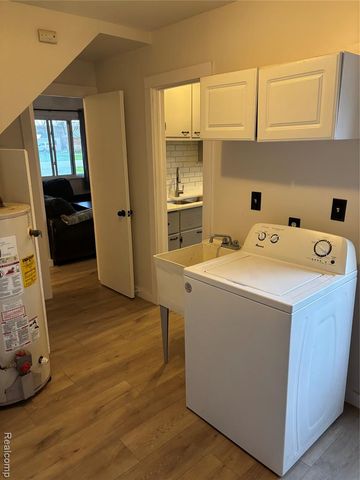 2414 Wildwood Circle Drive, Grand Blanc, MI 48439