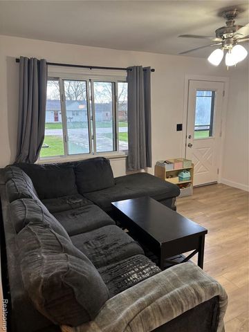2414 Wildwood Circle Drive, Grand Blanc, MI 48439