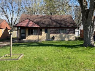 2414 Wildwood Circle Drive, Grand Blanc, MI 48439