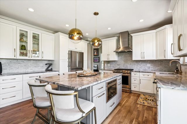 14087 Glenwood Court, Libertyville, IL 60048
