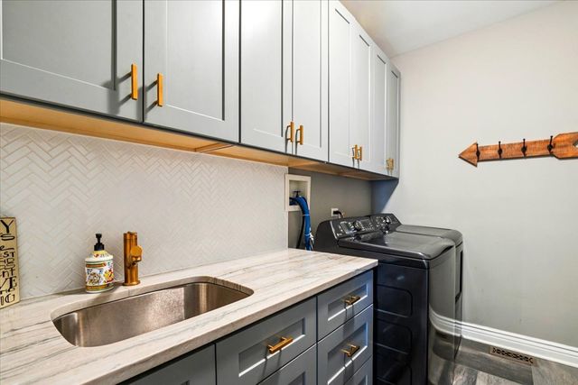 14087 Glenwood Court, Libertyville, IL 60048