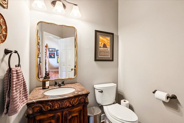 14087 Glenwood Court, Libertyville, IL 60048