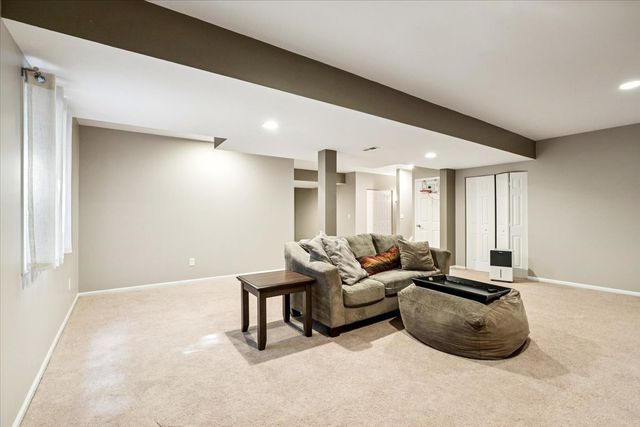 14087 Glenwood Court, Libertyville, IL 60048