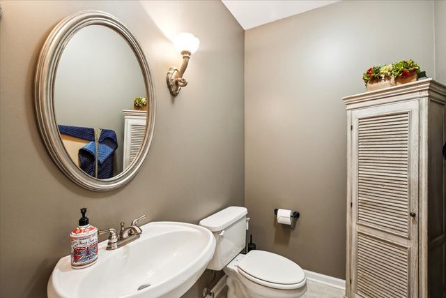 14087 Glenwood Court, Libertyville, IL 60048