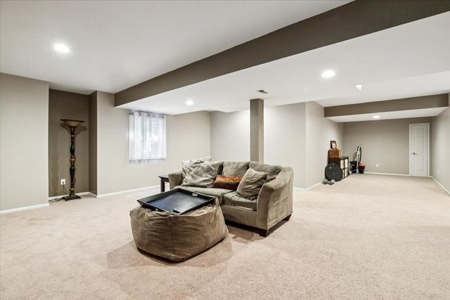 14087 Glenwood Court, Libertyville, IL 60048