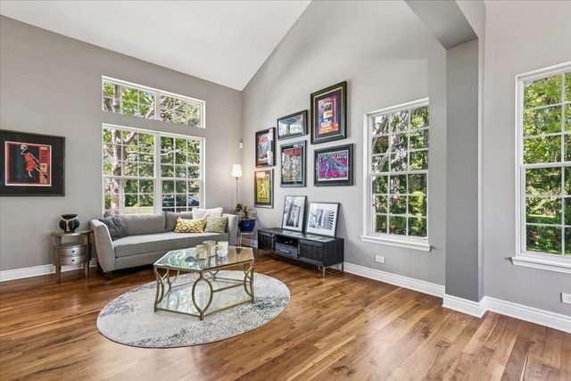 14087 Glenwood Court, Libertyville, IL 60048