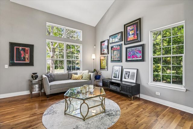 14087 Glenwood Court, Libertyville, IL 60048