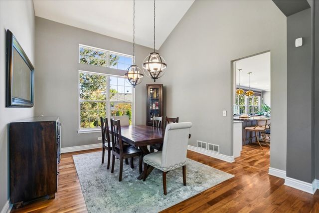 14087 Glenwood Court, Libertyville, IL 60048