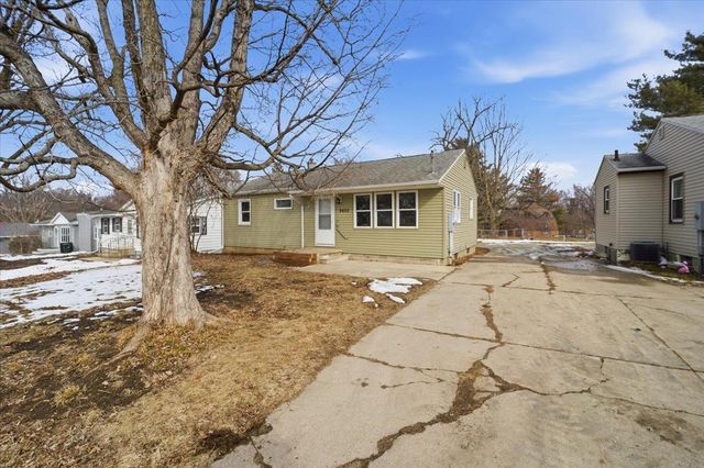 2622 Garden Avenue, Cedar Falls, IA 50613