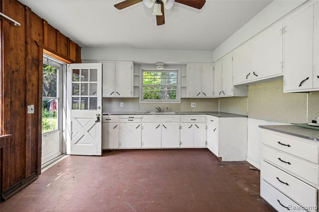 50505 Geddes Road, Canton, MI 48188