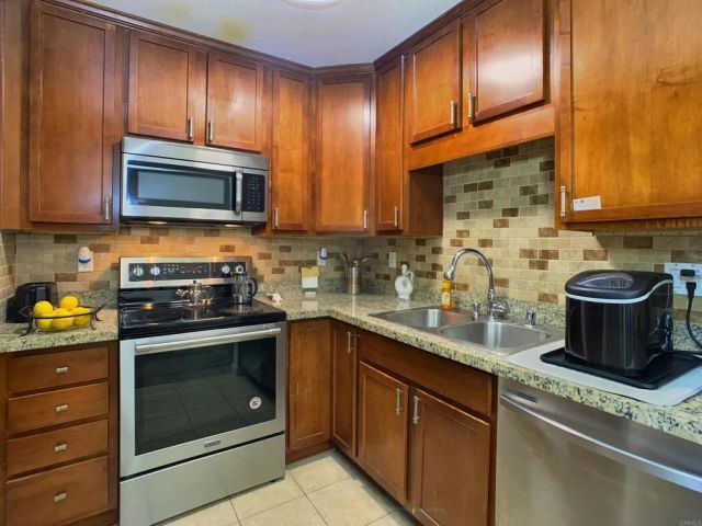 1350 N Escondido Boulevard 44, Escondido, CA 92026